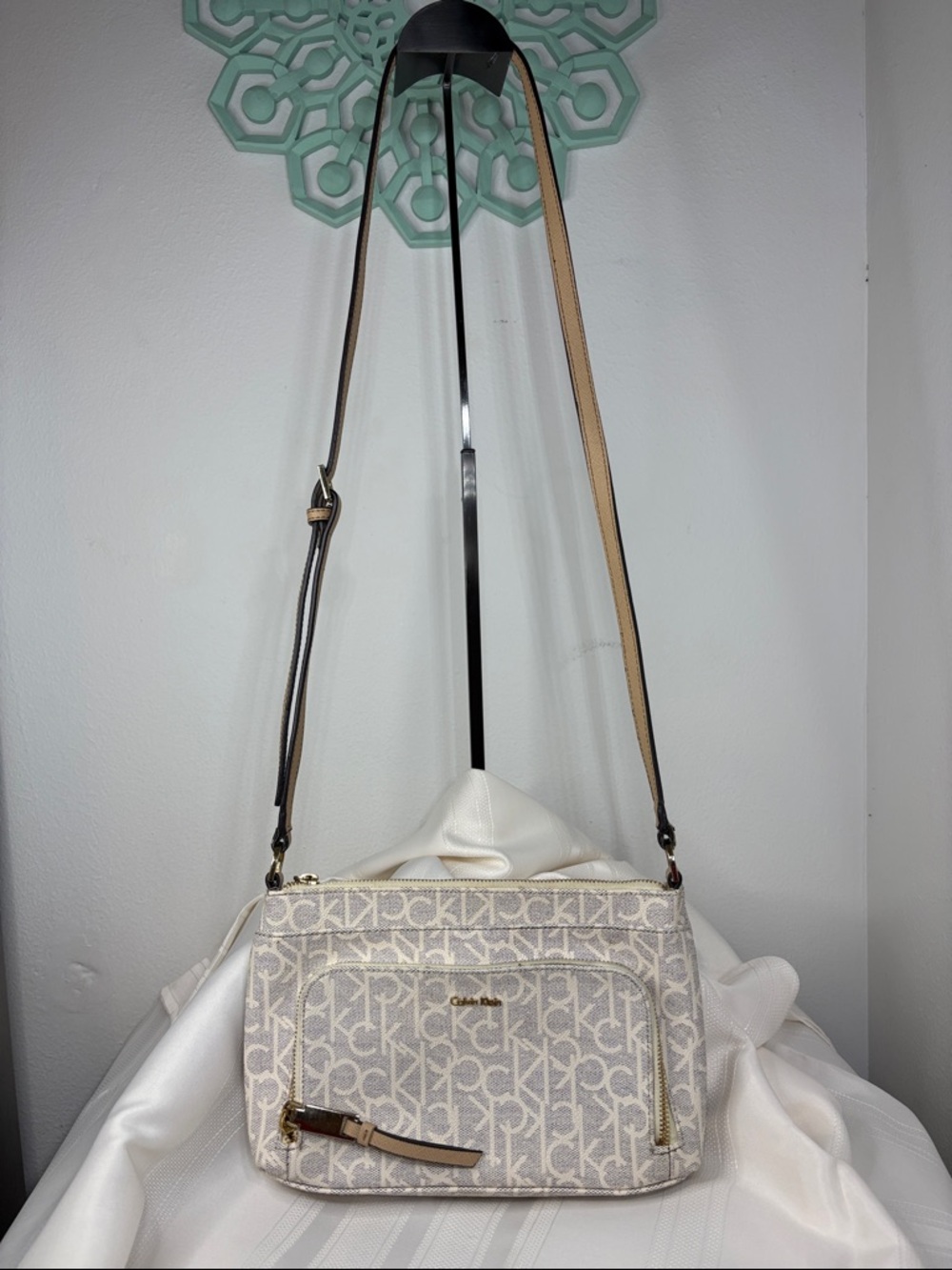 Calvin Klein Lilly Signature CK Cream  Crossbody Bag Cream